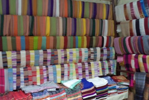 Medina w Fezie, sklep z wyrobami włókienniczymi i pracownia tkacka, Danusia