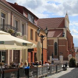 Ulica Farna i Katedra w Łomży