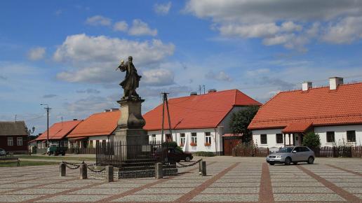 Ppomnik Czarnieckiego na rynku