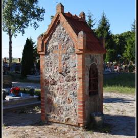 Studnia na cmentarzu przy kościele, Marcin_Henioo