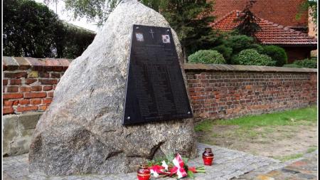 Pomnik ofiar katastrofy lotniczej pod Smoleńskiem - zdjęcie