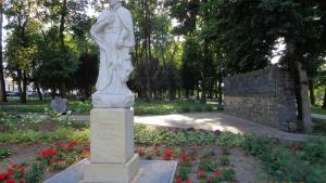 Pomnik Św. Stanisława Kostki w Przasnyszu - zdjęcie