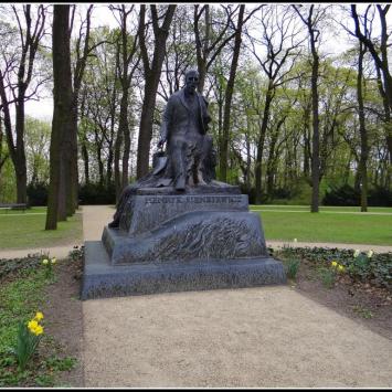 Pomnik Henryka Sienkiewicza w Warszawie
