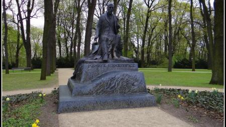 Pomnik Henryka Sienkiewicza w Warszawie - zdjęcie