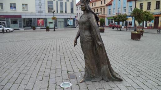Pomnik Królowej Jadwigi w Inowrocławiu, Danusia