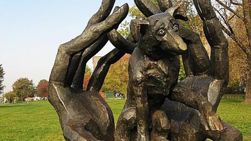 Pomnik psa Dżoka w Krakowie, Magdalena