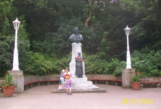 Pomnik Adama Mickiewicza w Krynicy Zdroju, mirosław