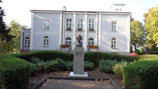  Ośrodek Chopinowski w Szafarni-popiersie F.Chopina, Danusia