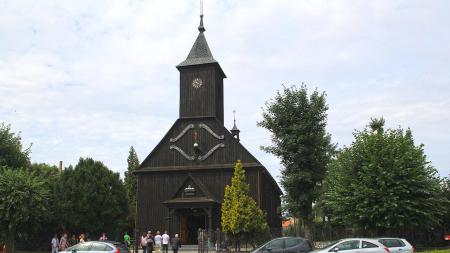 Drewniany kościół w Dobrzycy - zdjęcie