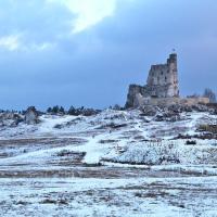 Zamek w Mirowie zimą