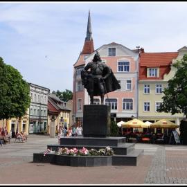 Wejherowo - pomnik założyciela miasta na Rynku, Marcin_Henioo