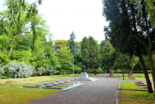 pierwszy cmentarz wojenny w parku poniatowskiego, Magdalena