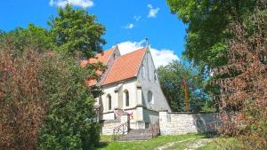 Kościół Św. Bartłomieja w Chotlu Czerwonym - zdjęcie