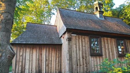 Drewniany kościół w Busku Zdroju - zdjęcie