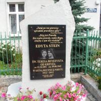 obelisk Edyty Stein, mokunka