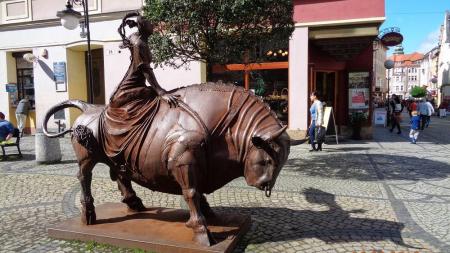 Rzeźba byka w Jeleniej Górze - zdjęcie