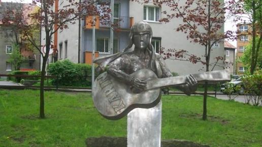 Pomnik Karin Stanek w Bytomiu, mirosław