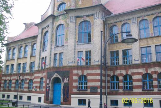 Budynek IV Liceum Ogólnokształcącego w Bytomiu, mirosław