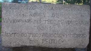 Pomnik szarańczy w Zwierzyńcu - zdjęcie