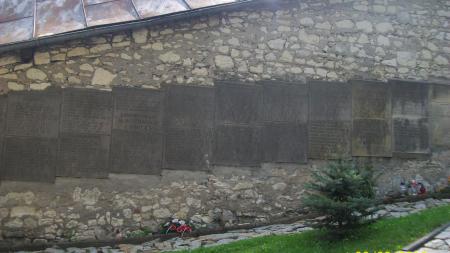 Pamiątkowe tablice w Kazimierzu Dolnym - zdjęcie