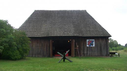 Drewniana stodoła w Janowcu, mirosław