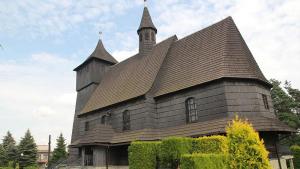 Drewniany kościół w Rybniku Wielopolu - zdjęcie