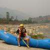 19.04.2009. Przygotowania do raftingu po rzece w pobliżu Katmandu, Tadeusz Walkowicz