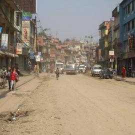 Typowa ulica Katmandu - pył unoszący się i wysoka temperatura 35'C, Tadeusz Walkowicz