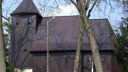 Drewniany kościół w Bąkowie - zdjęcie