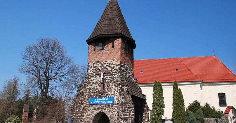 Gotycka dzwonnica w Chróścinie Opolskiej - zdjęcie