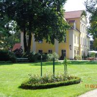 1.	Pałac w Łomnicy, Danusia