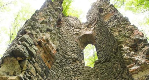 Romantyczne ruiny w Orzechu - zdjęcie