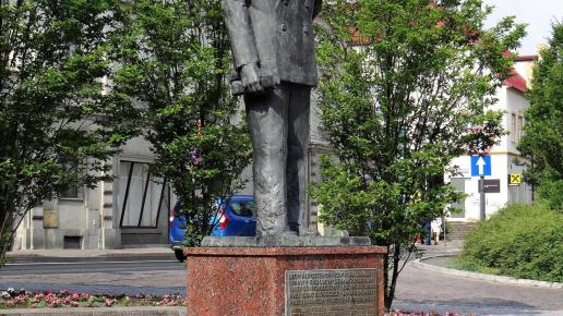 Pomnik Leona Barciszewskiego na Wełnianym Rynku, Marcin_Henioo