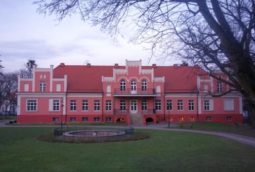 Pałac Przebendowskich i Keyserlingków, allie