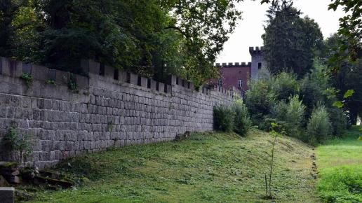Pałacowe mury obronne, MaciejW