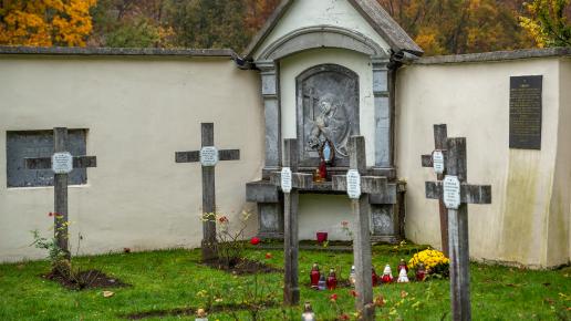 Klasztor w Czernej cmentarz
