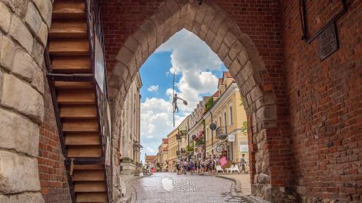 Sandomierz - wchodzimy Bramą Opatowską