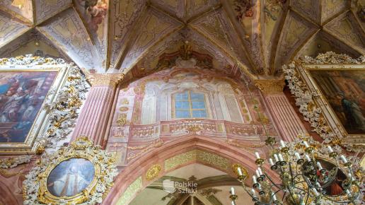 Barokowe wnętrze katedry