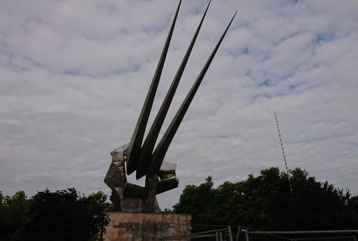 Pomnik lotników polskich w Warce, Mariusz