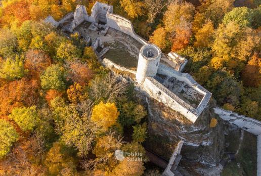 Zamek Pilcza w Smoleniu w cudnych jesiennych barwach
