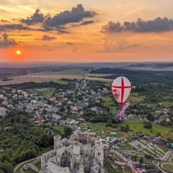 Lot balonem czyli Baloniada na zamku Ogrodzieniec na Jurze - zdjęcie